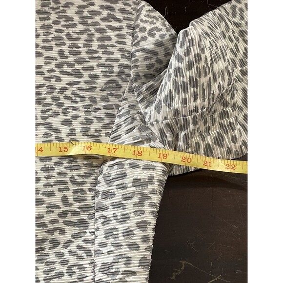 FLORES & FLORES Size 6, 100% Silk Crinkle Top Blazer Jacket Set Animal Print - Picture 7 of 12